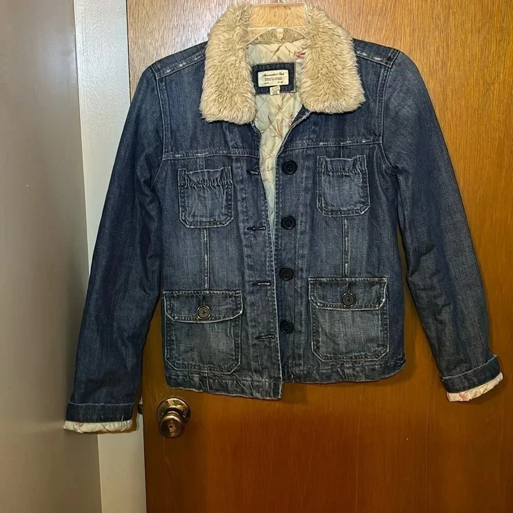 Abercrombie & Fitch Faux Fur Trimmed Denim Jacket Size M